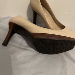 Rockport Cream and Brown Heels